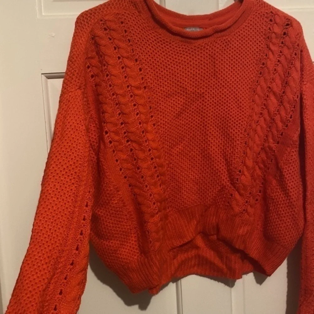 Cropped‎ Red Sweater size small soft